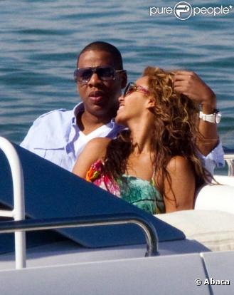 Beyoncé et Jay-Z profitent de cette croisière post-St-Valetin, et savourent l'apaisante sensation d'être seuls au monde.