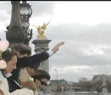 Katoucha : un ultime hommage lui a été rendu Pont Alexandre III par ses proches