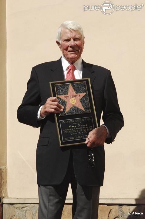 Peter Graves reçoit son étoile sur Hollywood Blvd en octobre 2009 à Los Angeles