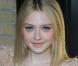 La mignonne Dakota Fanning, à l'occasion de l'avant-première de The Runaways , à New York, le 17 mars 2010.