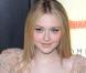 La mignonne Dakota Fanning, à l'occasion de l'avant-première de The Runaways , à New York, le 17 mars 2010.