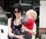Ashlee Simpson et son fils Bronx ont déjeuné en tête à tête à Studio City dans Los Angeles le 13 mars 2010