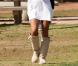 La belle Pamela Anderson venue supporter son fils lors d'un match de baseball, à Malibu, le 20 mars 2010.