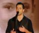 Michael Moreno chante lors de l'émission Vivement Dimanche consacrée à son père Jean Reno sur France 2 diffusée le 21 mars 2010