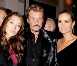 Johnny Hallyday peut compter sur sa belle Laeticia pour avoir l'esprit ouvert. Ce qu'elle préfère c'est que son rockeur soit entouré des siens et cela compte naturellement la superbe Laura Smet !  
