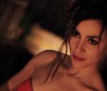 Olivia Ruiz devient une fleuriste fatale dans le clip de son single  Les Crêpes aux champignons 