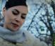 Olivia Ruiz devient une fleuriste fatale dans le clip de son single  Les Crêpes aux champignons 