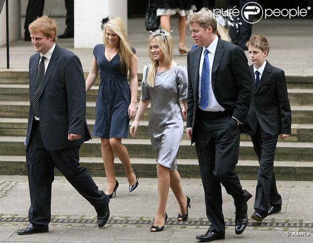 Lord Charles Spencer, frère de feue Lady Di, a l'intention de sa marier prochainement en troisième noces... (Photo : le 31 août 2007, 10 ans après la mort de sa soeur, avec ses enfants) 