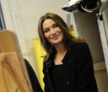 Carla Bruni visite la Steinhardt School of Culture, education and human development faisant partie de l'université de New York le 29 mars 2010 