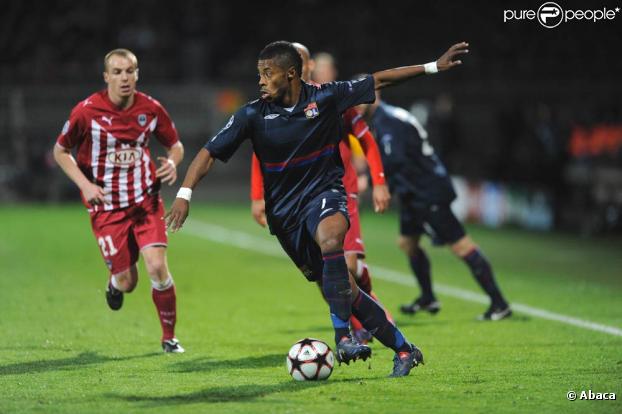 Des images du quart de finale aller de la Ligue des Champions opposant L'Olympique Lyonnais aux Girondins de Bordeaux, qui a vu la victoire des Lyonnais sur le score de 3 buts à 1, à Lyon, le 30 mars 2010.