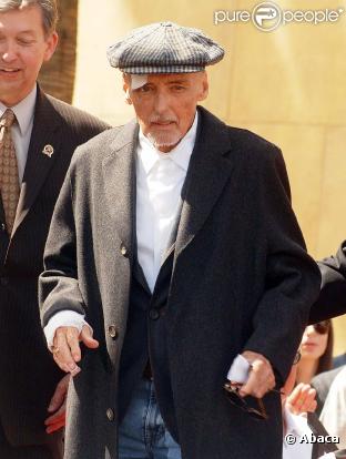 Dennis Hopper reçoit son étoile sur Hollywood boulevard, à Los Angeles, le 26 mars 2010 !