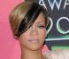 Rihanna a une vraie passion pour ses cheveux. Côté capillaire, la belle nous en a fait voir de toutes les couleurs et de toutes les coupes !