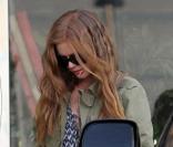 Isla Fisher sort d'un déjeûner à West Hollywood le 31 mars 2010