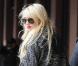 Taylor Momsen a beau avoir 16 ans, elle a déjà un look de femme. Micro-short, talons, bas résilles, porte-jartelles apparents et maquillage à outrance... une vraie Lolita !