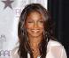 Janet Jackson joue elle aussi avec ses courbes, et en ce moment elle est au top !