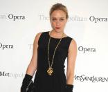 La jolie Chloë Sevigny à l\'occasion de la Première d\'<i>Armida</i>, sponsorisé par Yves Saint Laurent, au Metropolitan Opera de New York, le 12 avril 2010.