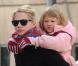 Michelle Williams et son adorable fillette Mathilda (qui ressemble comme deux gouttes d'eau à son papa, feu Heath Ledger) sont simplement inséparables. 