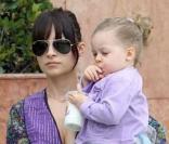 Ancienne jet-setteuse, Nicole Richie est devenue une femme rangée pour ses enfants, Harlow, 2 ans, et Sparrow, 7 mois.