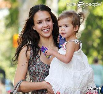Telle mère, telle fille ! Honor, bientôt 2 ans, est une vraie petite fashionista, comme sa maman Jessica Alba.