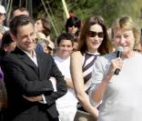 Carla Bruni et Nicolas Sarkozy avec la mère de la première dame, Marisa Borini, en avril 2009 