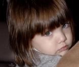 Suri Cruise trop irrésistible avec son carré à frange 