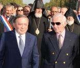 Le 24 avril 2010, les Arméniens de France se rassemblaient, Charles Azanvour dans leurs rangs, pour la commémoration d'un génocide qu'ils cherchent toujours à faire reconnaître