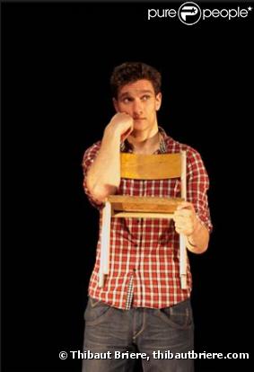 Lionel Erdogan joue dans Oh Boy !, adaptation théâtrale du roman de Marie-Aude Murail, écrite par Cathy  Verlaguet et mise en scène par Olivier Letellier.
