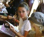 Miley Cyrus : Pour être au top, elle écume les salons d'esthétiques ! 