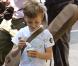 Kate Hudson et son fils Ryder, 6 ans, se promènent dans Soho le 30 avril 2010. Ryder est un pro de la trottinette !  