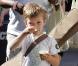 Kate Hudson et son fils Ryder, 6 ans, se promènent dans Soho le 30 avril 2010. Ryder est un pro de la trottinette et pas seulement... le petit est également un pro de la guitare !  