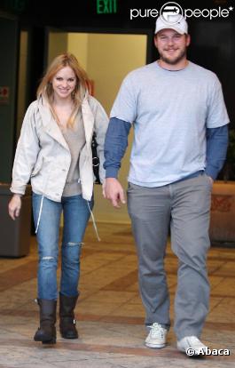 Anna Faris et Chris Pratt sortent main dans la main dans les rues de Los Angeles, vendredi 30 avril... Pour mettre un terme aux rumeurs de séparation ?