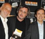 François Berléand et Nicolas Rey, lors de la remise du 10e Prix Ciné Roman Carte Noire, dans l'enceinte du Plaza Athénée, à Paris, le 3 mai 2010.