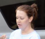 Melissa Joan Hart quitte la maternité accompagnée de son mari Mark Wilkinson et de leur fils Braydon, né le 12 mars 2008