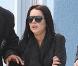 Lindsay Lohan se rend chez son avocat accompagnée de sa mère Dina Lohan pour y faire une déposition lors des suites d'une affaire datant de 2007 le 4 mai 2010 à Venice Beach
