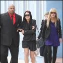 Lindsay Lohan, très inquiète à la sortie d'un rendez-vous avec son avocat, peut compter... sur son "super papa" !