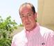Michael Lohan, très occupé au téléphone, serait à Los angeles pour reprendre la vie de sa fille Lindsay Lohan en main le 4 mai 2010