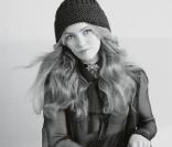 Vanessa Paradis dans la campagne Coco Cocoon 2010 de CHANEL.
