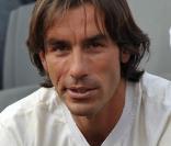 Après les terrains de foot, Robert Pirès s'attaque au petit écran !