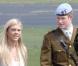 Quand le prince Harry est décoré par son propre père... sous le regard amoureux de Chelsy !