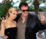 Diane Kruger pose avec Brad Pitt et Quentin Tarantino lors du photocall d'Inglourious Basterds en 2009 