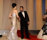 Kristin Scott Thomas saluent Russell Crowe et Cate Blanchett lors de la cérémonie d'ouverture du 63e festival de Cannes le 12 mai 2010