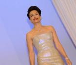 Kristin Scott Thomas, habillée en Armani Privé, lors de la cérémonie d'ouverture du 63e festival de Cannes le 12 mai 2010