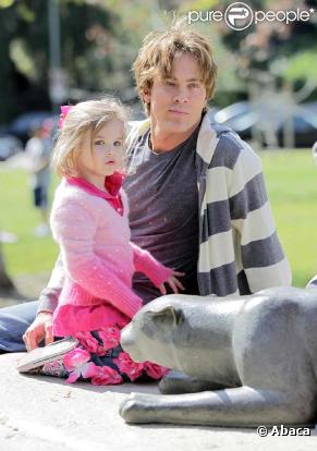 Larry Birkhead et Dannielynn, la fille d'Anna Nicole Smith, à Los Angeles, le 13 mars 2010 !