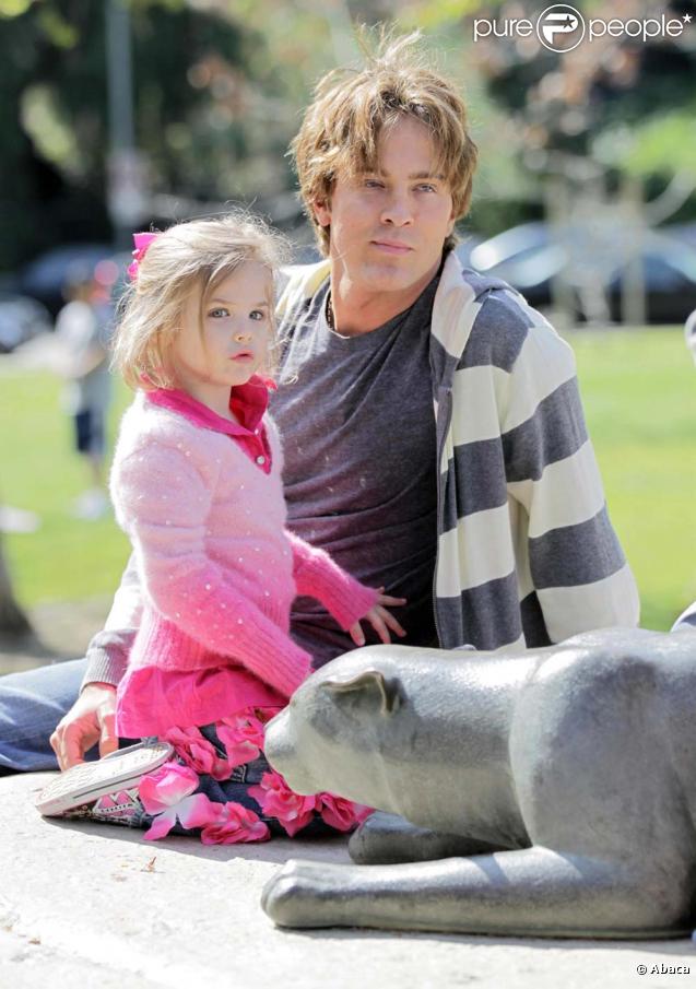 Larry Birkhead et Dannielynn, la fille d'Anna Nicole Smith, à Los Angeles, le 13 mars 2010 !