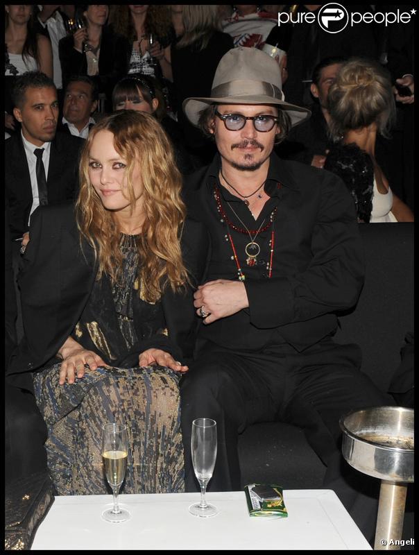 Vanessa PAradis y Johnny Depp en la fiesta  2010 413083-vanessa-pardis-et-johnny-depp-a-la-637x0-3