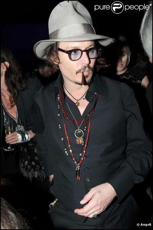 Vanessa PAradis y Johnny Depp en la fiesta  2010 413086-johnny-depp-a-la-soiree-chanel-637x0-3