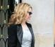 Kylie Minogue sort du Georges V, son hôtel parisien, le 18 mai 2010 !