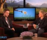 Robert Pattinson sur le plateau d'Ellen Degeneres.