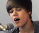 Justin Bieber est l'invité d'une radio allemande, et rencontre des fans, mercredi 20 mai à Francfort.