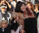 Charlotte Gainsbourg et l'équipe du film lors du tapis rouge pour la clôture du 63e festival de Cannes et de la présentation de L'Arbre de Julie Bertuccelli le 23 mai 2010